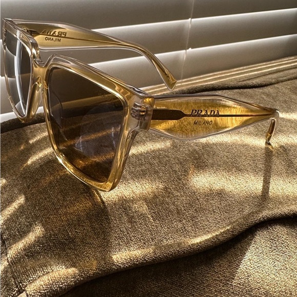 Prada sunglasses - Picture 9 of 10